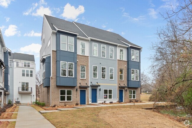 Building Photo - Charming Brand New 3BR Townhome in Uptown ...