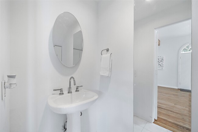 Photo - 2437 North Blvd