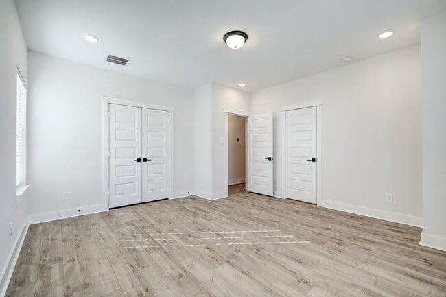 Photo - 3105 Somerset Levens Ln