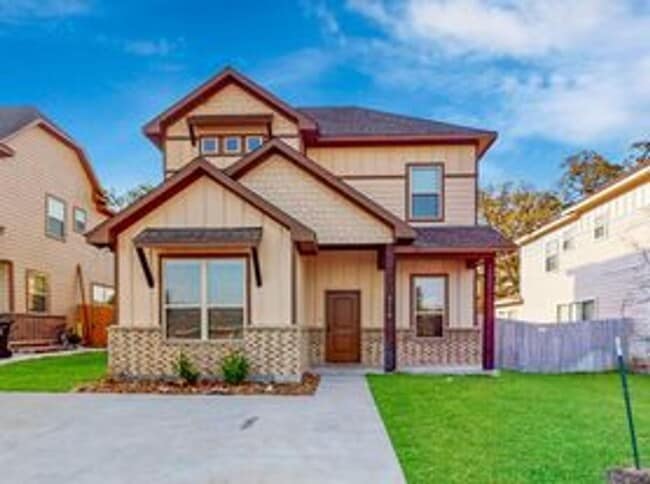 Building Photo - 311 Fairway Dr