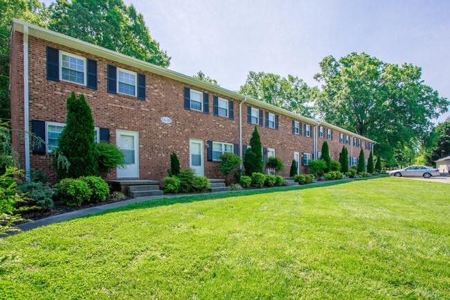 Townhouse Building - Elon Place Apartments