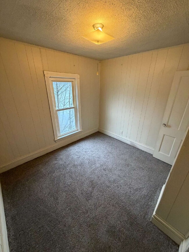 Photo - *Comfortable 2-Bedroom Upper Unit in the City of Batavia!* Unidad Upper