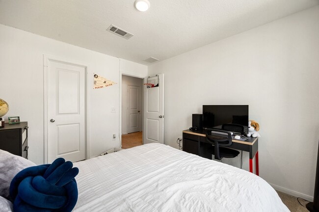 Building Photo - 25927 Chicory Dr Rental