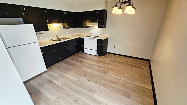 Sunset Blvd Apartments