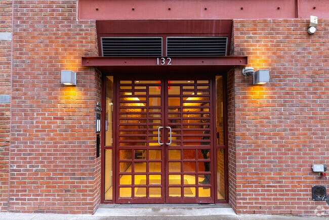 Entrance - 132 Perry St