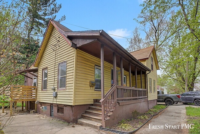 Photo - 1521 N Park St