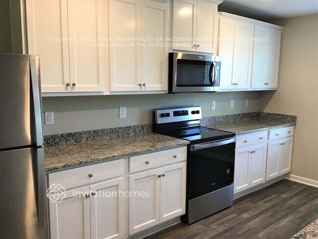 Photo - 705 Fauna St