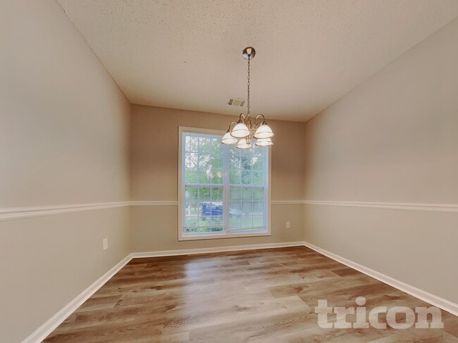 Photo - 114 W Wright St