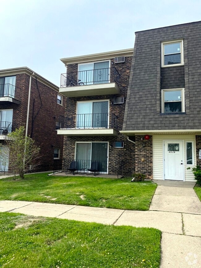 Building Photo - 4039 W 119th St Rental