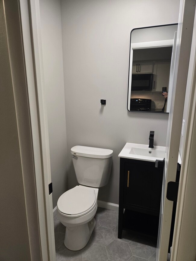 Photo - 541 E School St