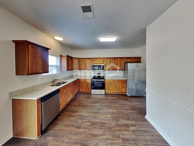 Photo - 305 School House Ct