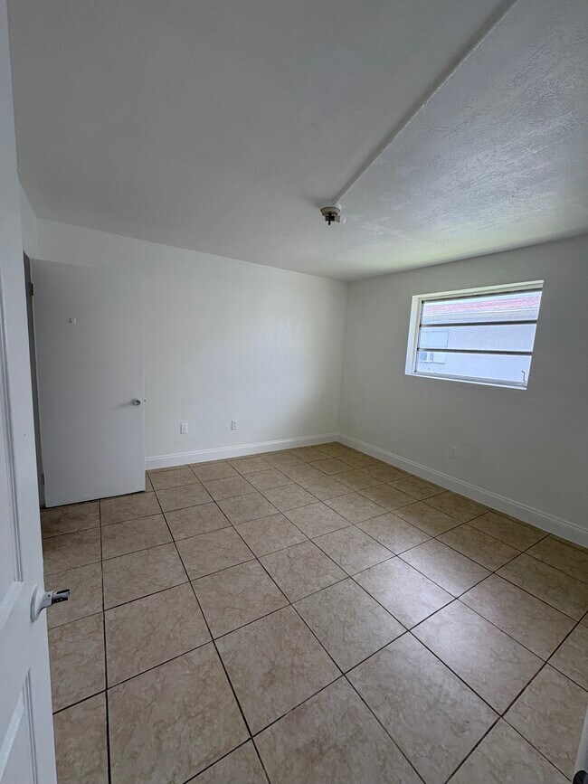 Photo - 310 Sharar Ave Unit #4