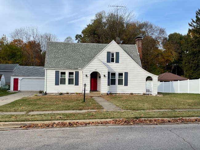 Building Photo - 208 W 3rd St