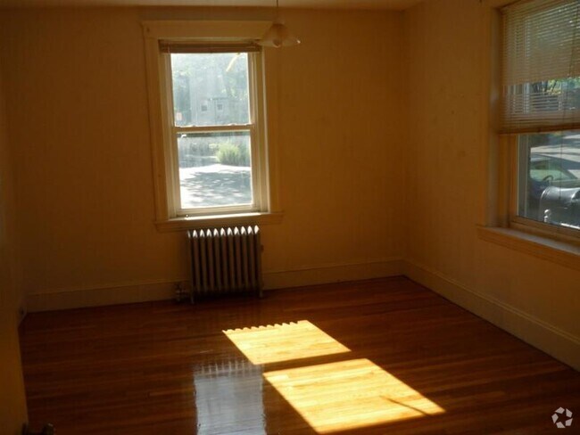 Building Photo - 233 Freeman St Unit 2 Rental