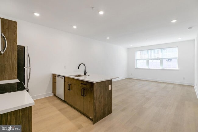 Photo - 3045-51 Richmond St Unidad 207