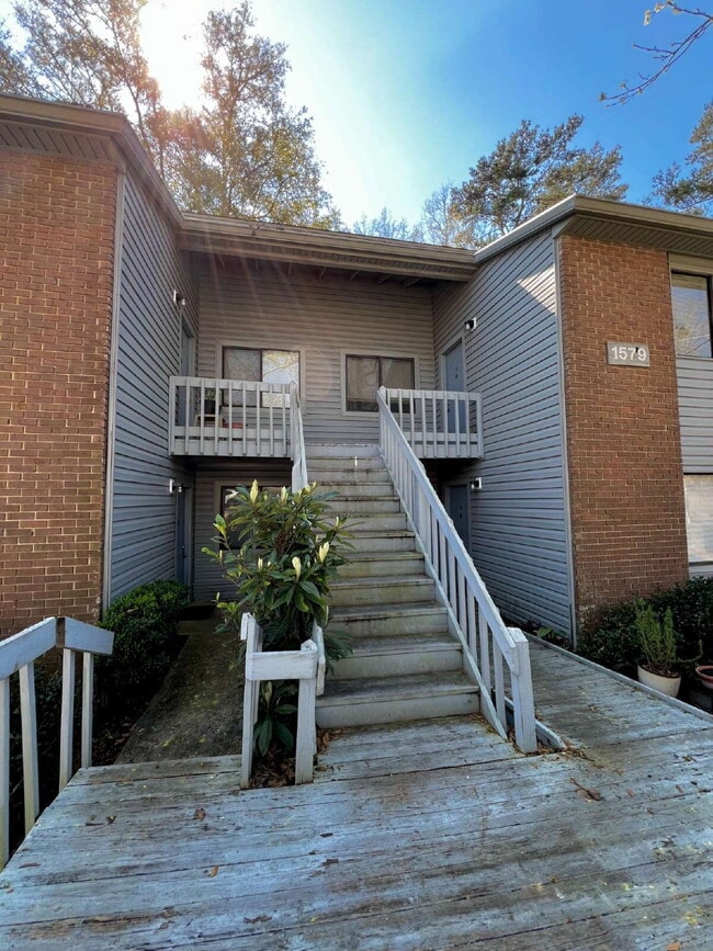 Photo - Spacious 2 Bedroom/1 Bath is located off of Hiliman Golf Course Unit D