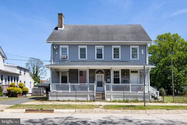 Photo - 330-332-332 E Broadway House