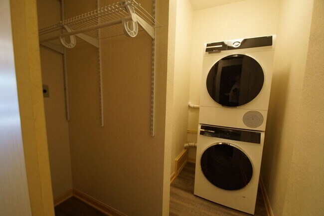 Photo - Modern First-Floor One Bedroom with In-Unit Laundry Unidad 111