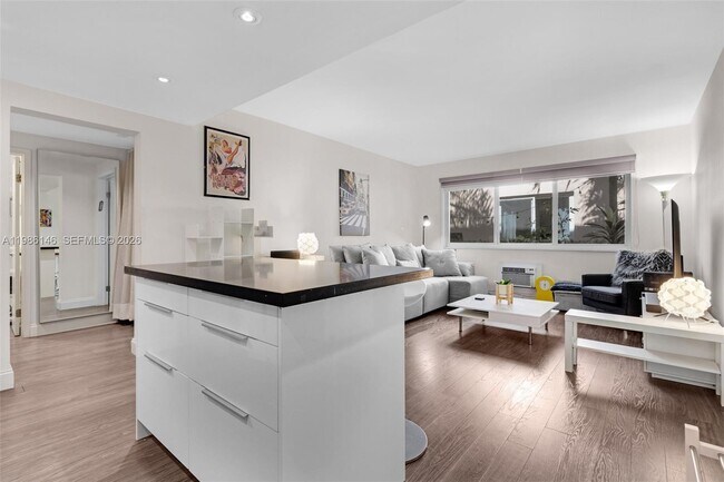 Photo - 1117 Meridian Ave Unidad 5-1117