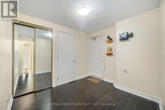 Photo - 38 Jinnah Ct