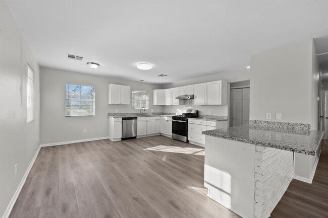 Photo - 455 Longstreet Rd