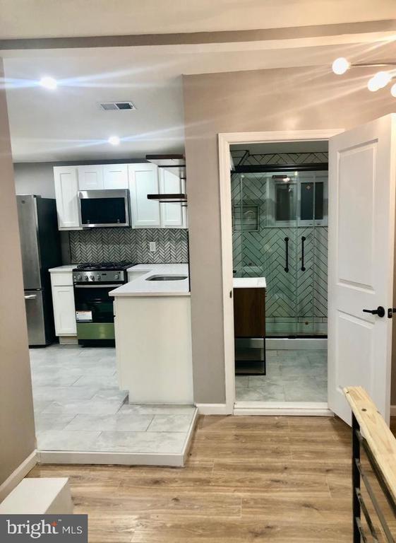 Photo - 300 D'Arcy Ave