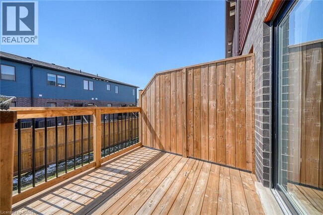 Photo - 95 Queensbrook Cres