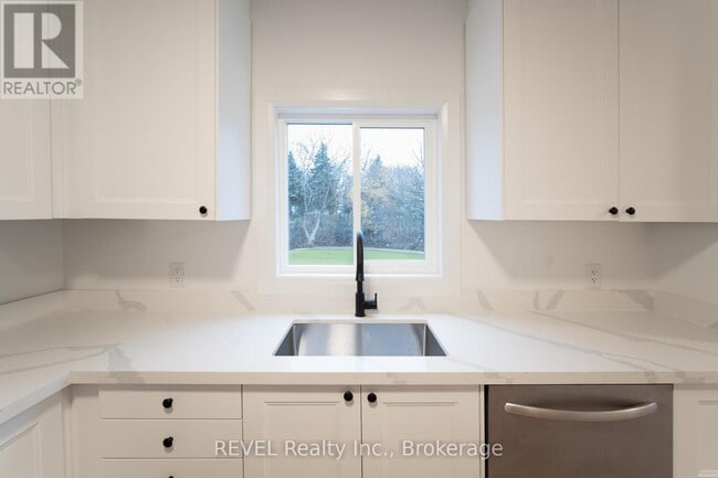 Photo - 718 Ontario Rd Unit Upper