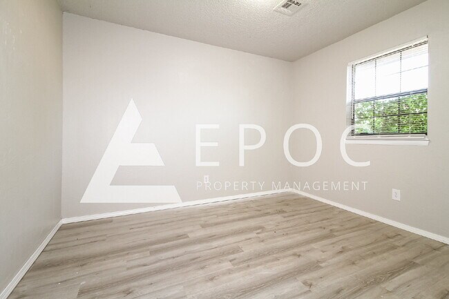 Photo - 409 Woodland Dr