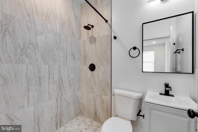 Photo - 927 N 42nd St