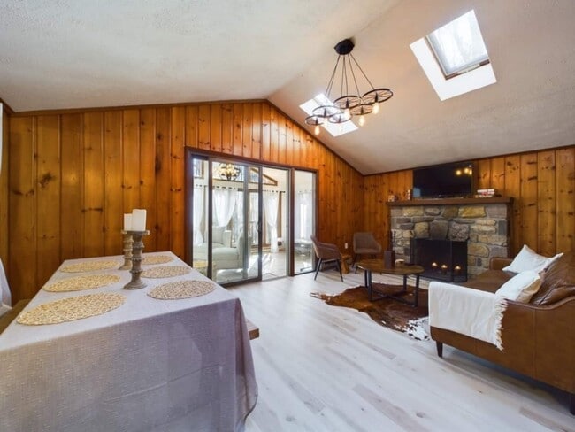 Photo - 206 Orono Dr