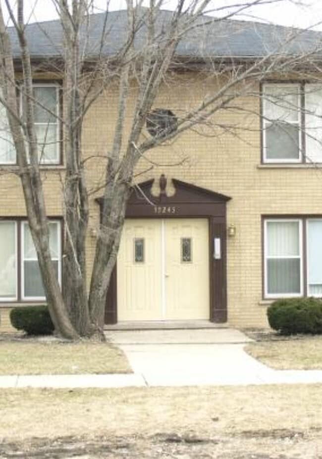 Building Photo - 15245 Chicago St Rental