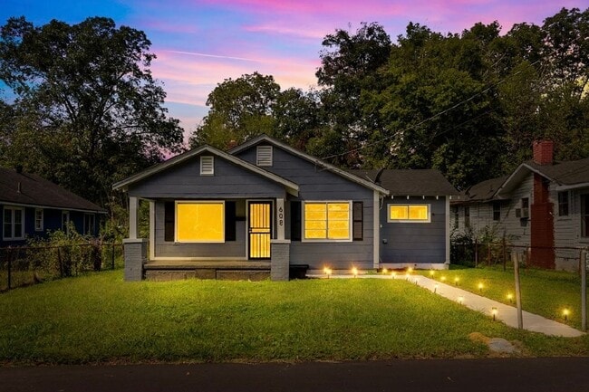 Beautifully Renovated 4 Bedroom 2 Bath Hom... - Beautifully Renovated 4 Bedroom 2 Bath Hom... House