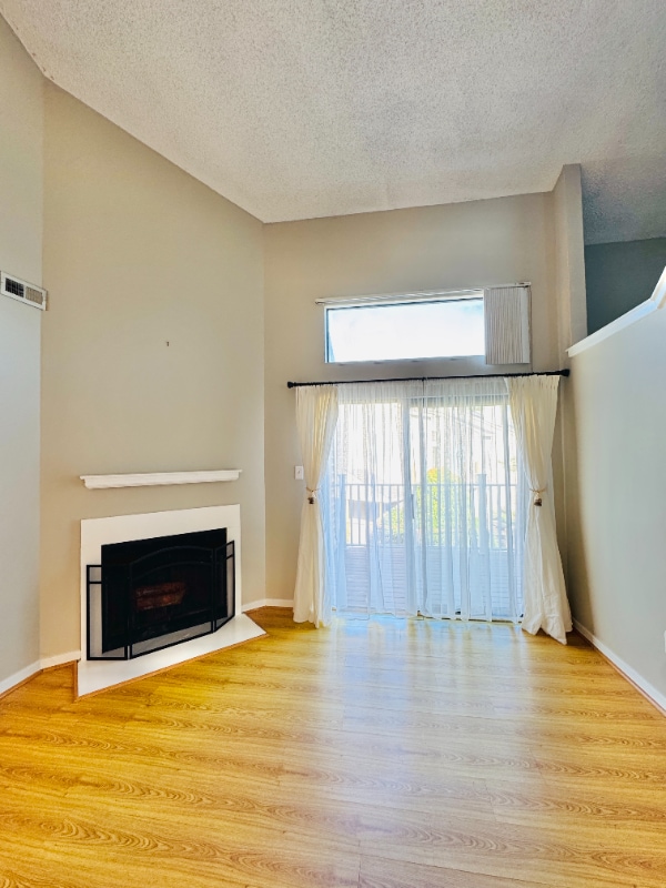 Photo - 1514 Roberts Way