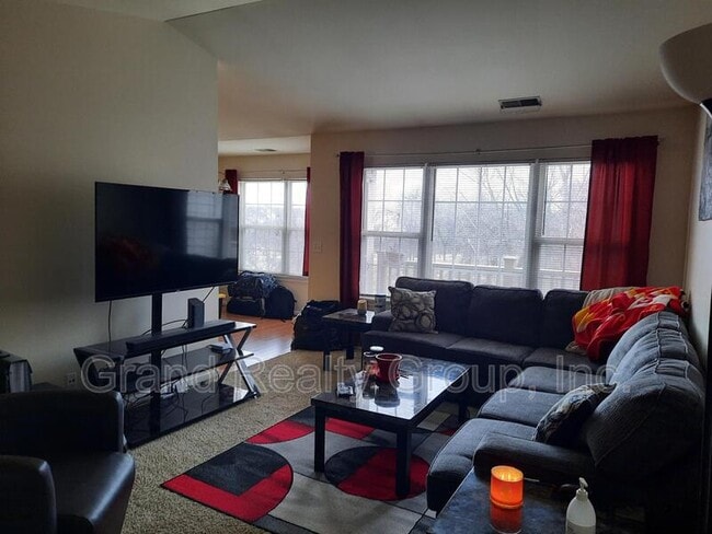 Photo - 1075 N Village Dr