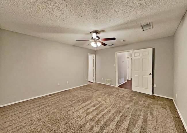 Photo - 2207 Cedarcrest Dr