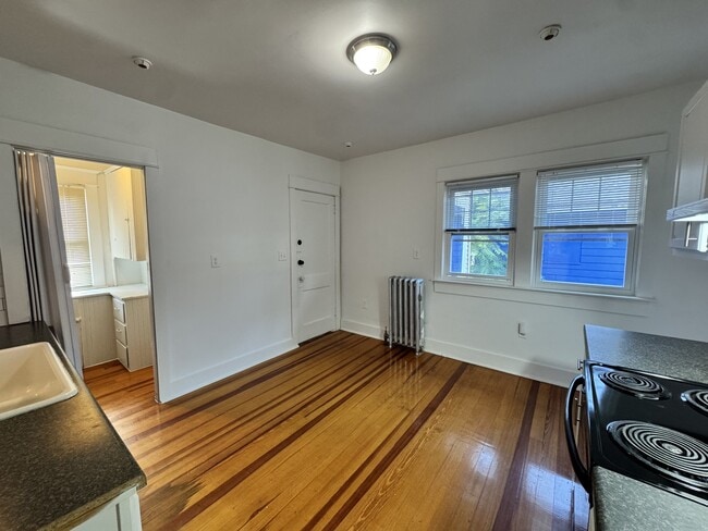 134-136-136 Woodlawn St Unit 2