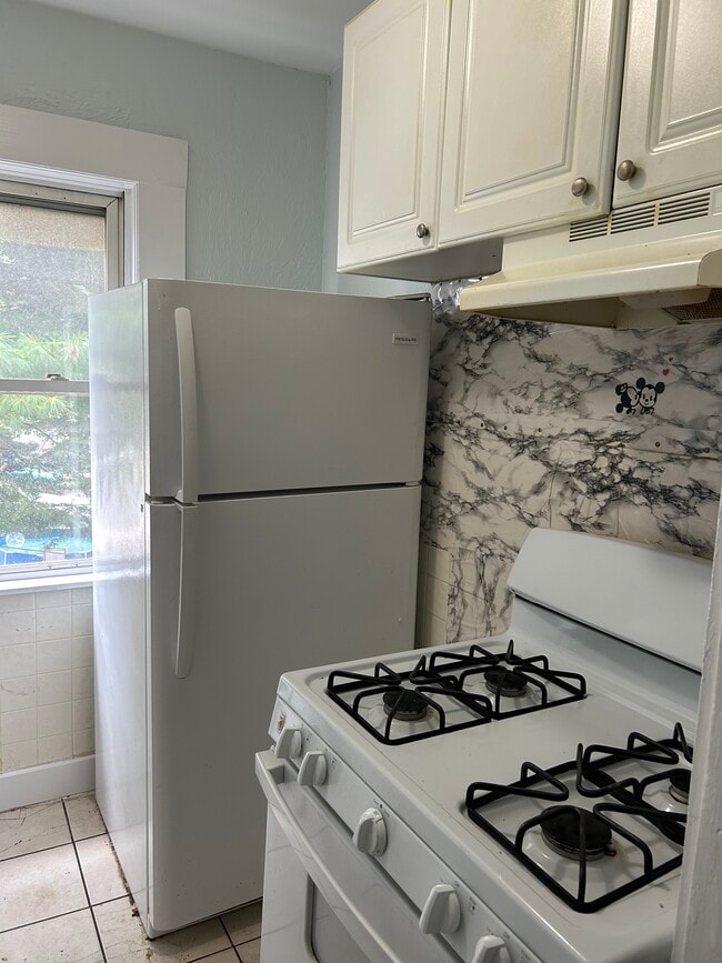 Building Photo - 65 Whiting St Unit 2L