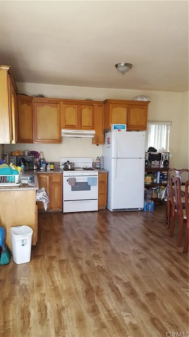 Photo - 1590 E 45th St