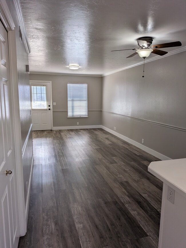 Building Photo - 1050 S Orem Blvd Unit 1050 S Orem Blvd