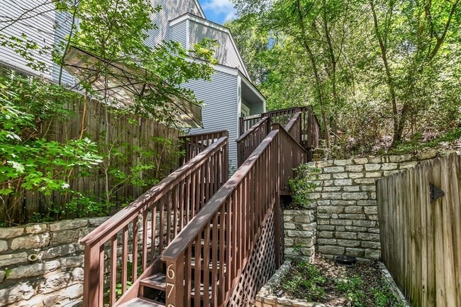 Building Photo - 6727 Old Quarry Ln