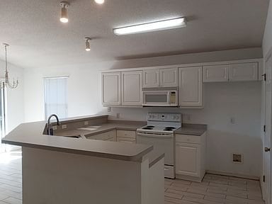 Photo - 370 Mizzen Ln