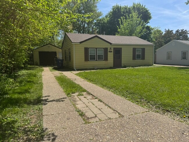 Photo - 7115 N Oak St House