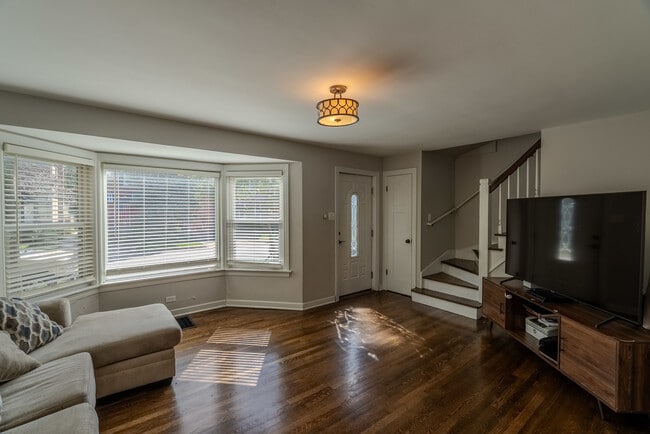 Photo - 4210 Maple Ave