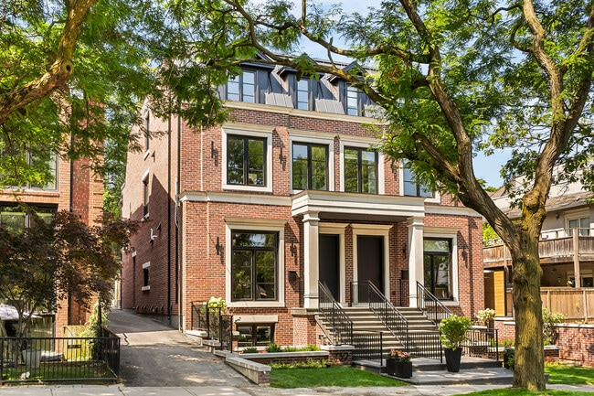 Photo - 734 Avenue Rd