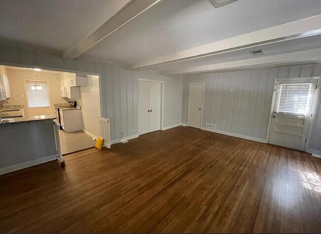 Photo - 1653 Colonial Rd