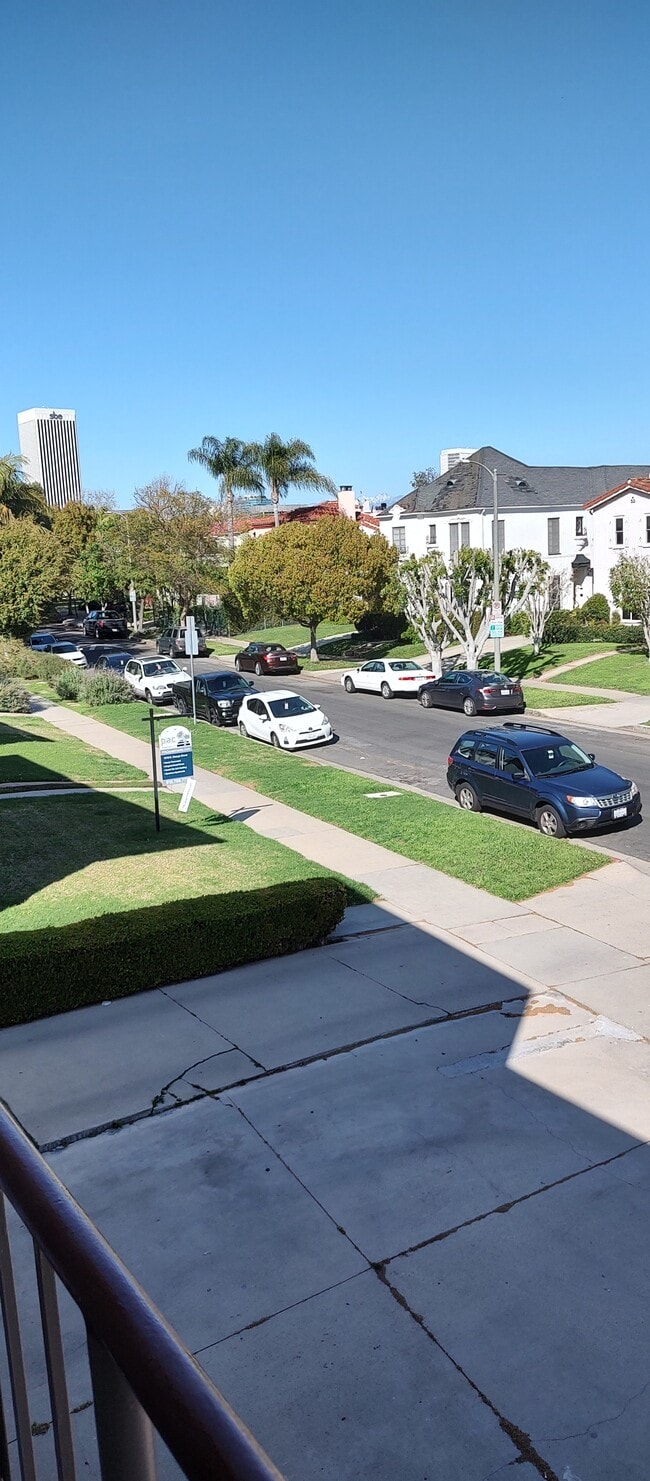 Building Photo - 1217 S Orange Grove Ave Unit 1