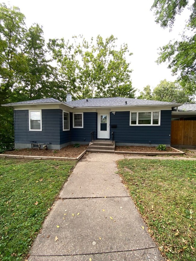 Spacious 3bd in McClellan Heights near the... - Spacious 3bd in McClellan Heights near the... Casa