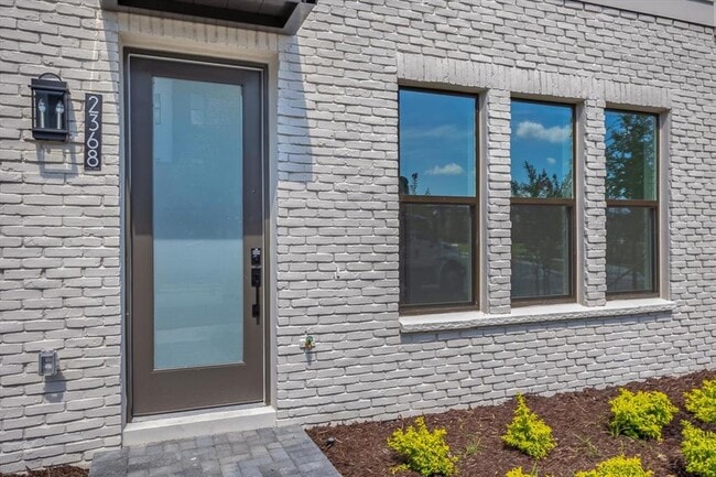 Photo - 2368 Brix St