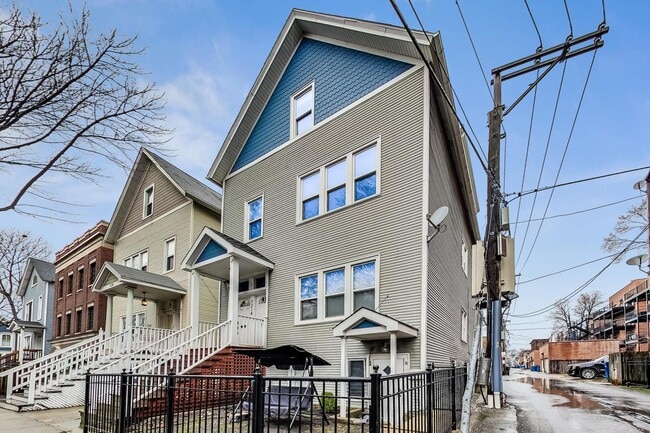 Building Photo - 1214 W Wrightwood Ave